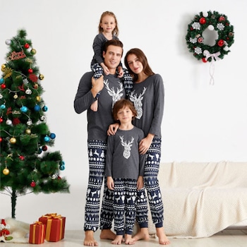 Instagram-Worthy Family Christmas Card Outfits